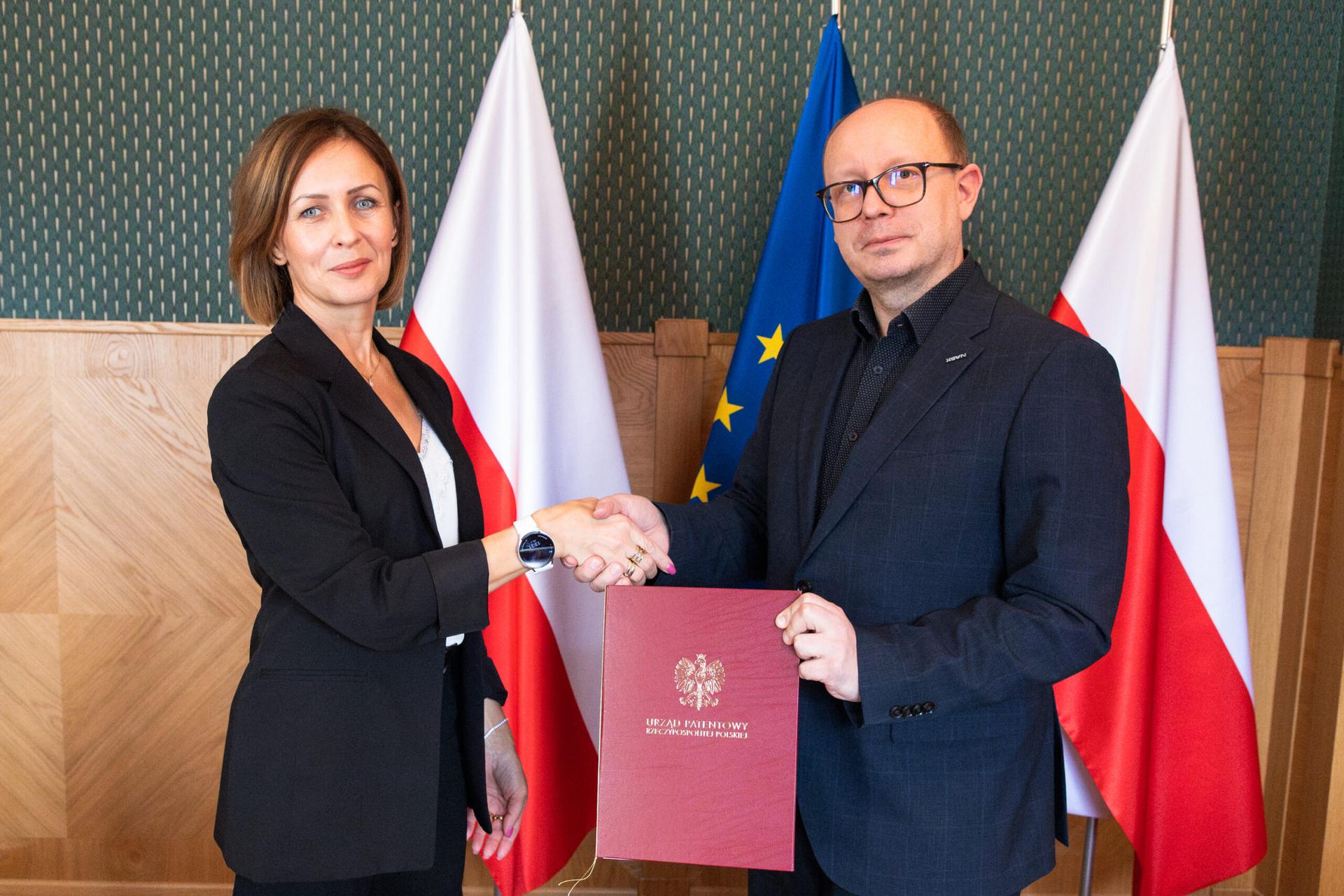 Podpisanie umowy między UPRP a NASK