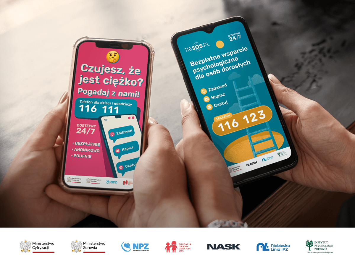 Dwa smartfony, ma których widać numery telefonów pomocowych NASK.