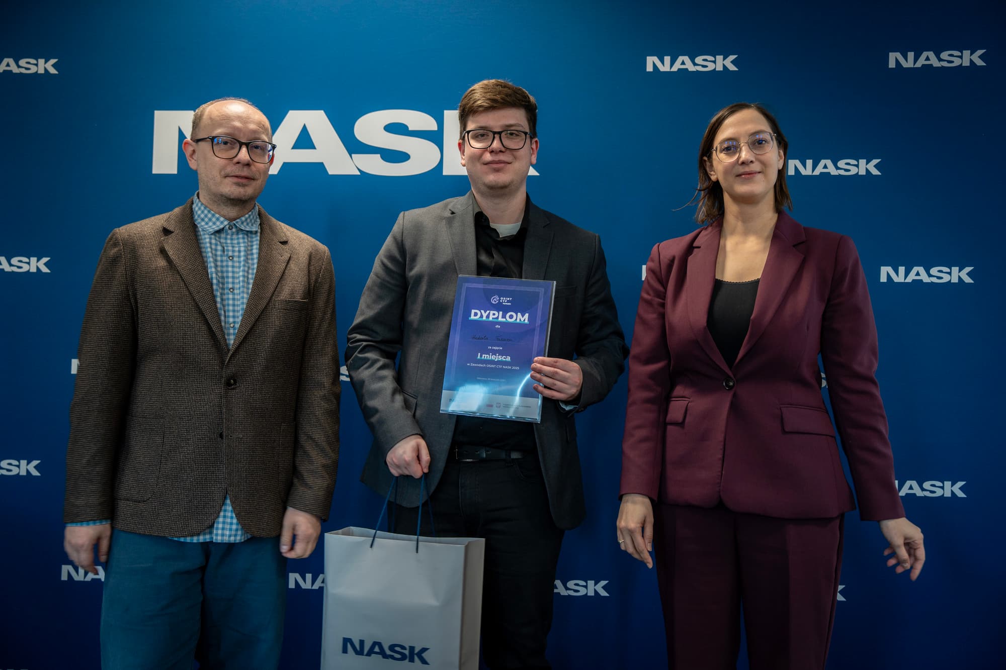 Dyrektor Radosław Nielek i uczestnik wydarzenia